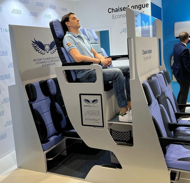 Two-tier airline seating