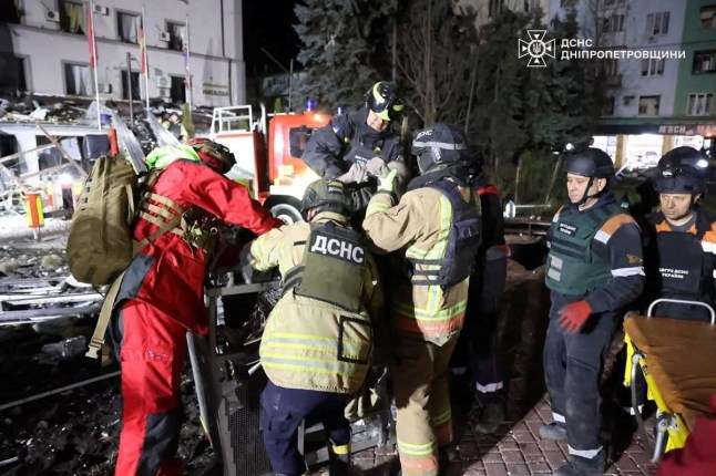 Rescuers carry a wounded person at the site of a hotel building hit by a Russian missile strike, amid Russia's attack on Ukraine, in Kryvyi Rih, Dnipropetrovsk region, Ukraine, in this handout picture released March 6, 2025. Press service of the State Emergency Service of Ukraine in Dnipropetrovsk region/Handout via REUTERS ATTENTION EDITORS - THIS IMAGE HAS BEEN SUPPLIED BY A THIRD PARTY. DO NOT OBSCURE LOGO.