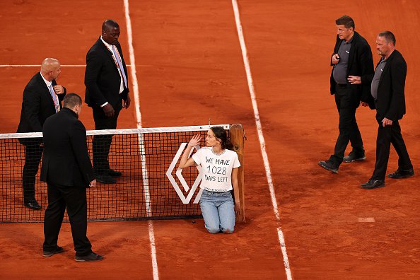 PARIS, FRANCE - JUNE 03: A protester ties themselves to the net during the Men's Singles Semi Final match between Marin Cilic of Croatia and Casper Ruud of Norway on Day 13 of The 2022 French Open at Roland Garros on June 03, 2022 in Paris, France. (Photo by Ryan Pierse/Getty Images)