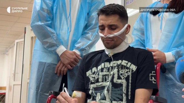 Ukrainian soldier crawled for five days with slashed neck In Dnipropetrovsk Oblast, doctors are treating 33-year-old Ukrainian soldier Vladyslav, who survived Russian captivity. His throat had been cut, yet he survived and crawled to Ukrainian positions for nearly five days. Picture: ????????? ?????? https://suspilne.media/dnipro/1099130-z-pererizanim-gorlom-5-dib-povz-do-ukrainskih-pozicij-na-dnipropetrovsini-likuut-vijskovogo-akij-vtik-z-polonu-rf/?fbclid=IwY2xjawMaW55leHRuA2FlbQIxMABicmlkETEzbktOclBKelNxYjlDSG1sAR5tI544zKkJysdTbFUPGc__iENi3mQx_vWhnU8_L3oT4bNhC35HgrHhwzS_6Q_aem_PAmmgml9BTurshw6rCAsgg