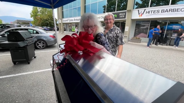 A couple from B.C.'s Okanagan has been grilling up some well done Canadian kindness for the last few months. When barbecue season began to heat up this spring, a couple living in Summerland ? a municipality located on the west side of Okanagan Lake ? began to get calls from grillers with burning questions about their Napoleon grills. Even though they had no "steak" in the Canadian barbecue company, Jim Klassen and Mirjana Komljenovic did their best to help every single customer ? even when the callers were a bit hot headed.