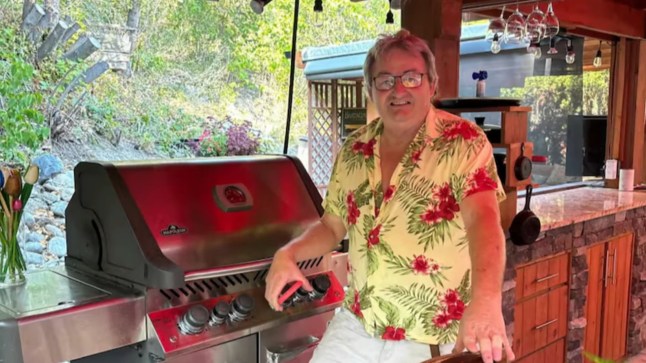 A couple from B.C.'s Okanagan has been grilling up some well done Canadian kindness for the last few months. When barbecue season began to heat up this spring, a couple living in Summerland ? a municipality located on the west side of Okanagan Lake ? began to get calls from grillers with burning questions about their Napoleon grills. Even though they had no "steak" in the Canadian barbecue company, Jim Klassen and Mirjana Komljenovic did their best to help every single customer ? even when the callers were a bit hot headed.