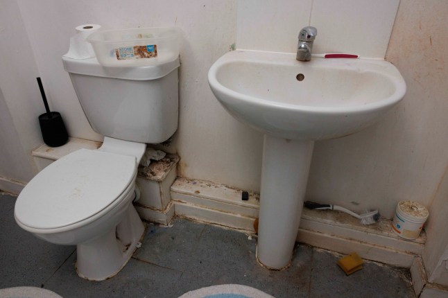 Inside the flat of Remi Olawe, 49, mother of five, which suffers from mould issues and has a broken boiler that the Housing Association has not been able to fix. Pictured: Mould in the bathroom. (C) Belinda Jiao 07598931257 www.belindajiao.com jiao.bilin@gmail.com