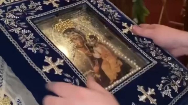 15201619 Mystery of the painting that 'leaks myrrh'... and believers claim it miraculously heals the sick https://x.com/RealBenLuigi/status/1978647155951771892