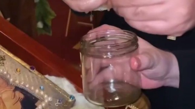 15201619 Mystery of the painting that 'leaks myrrh'... and believers claim it miraculously heals the sick https://x.com/RealBenLuigi/status/1978647155951771892