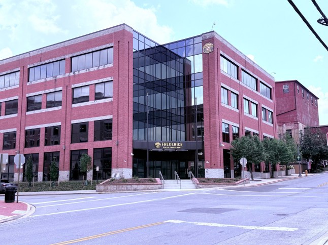 Man finds dead body and reports it to...radio show