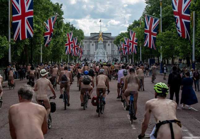 SENSITIVE MATERIAL. THIS IMAGE MAY OFFEND OR DISTURB Naked cyclists ride up the Mall towards Buckingham Palace as they take part in the World Naked Bike Ride, now in its 20th year in London, Britain, June 8, 2024. REUTERS/Chris J. Ratcliffe