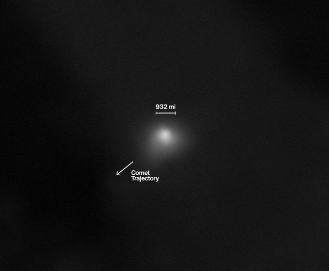 This NASA image obtained on November 19, 2025, shows an annotated version, with the trajectory and scale bar, of the interstellar comet 3I/ATLAS, captured by the High Resolution Imaging Science Experiment (HiRISE) camera on NASA's Mars Reconnaissance Orbiter spacecraft on October 2, 2025. Vestige of a distant past or extraterrestrial threat? The comet 3I/ATLAS, currently speeding through our solar system, fascinates scientists and captivates social networks, including Kim Kardashian, who speculate it might be an alien spacecraft. From the superstar to a member of the US Congress, and prominent conspiracy theorists, various voices are questioning whether it is not a natural comet but... an extraterrestrial vessel. (Photo by NASA / AFP) / RESTRICTED TO EDITORIAL USE - MANDATORY CREDIT "AFP PHOTO / NASA " - NO MARKETING NO ADVERTISING CAMPAIGNS - DISTRIBUTED AS A SERVICE TO CLIENTS (Photo by NASA/NASA/AFP via Getty Images)