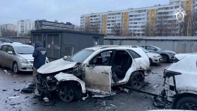 An investigator works at the scene where Lieutenant General Fanil Sarvarov, head of the Russian General Staff's army operational training directorate, was reportedly killed in a car bomb in Moscow, Russia, December 22, 2025.