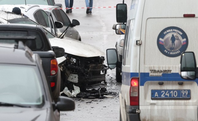 An investigator works at the scene where Lieutenant General Fanil Sarvarov, head of the Russian General Staff's army operational training directorate, was killed in a car bomb in Moscow, Russia, December 22, 2025. REUTERS/Anastasia Barashkova